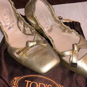 Tod's gold driving Gommino Ballet slippers/driving